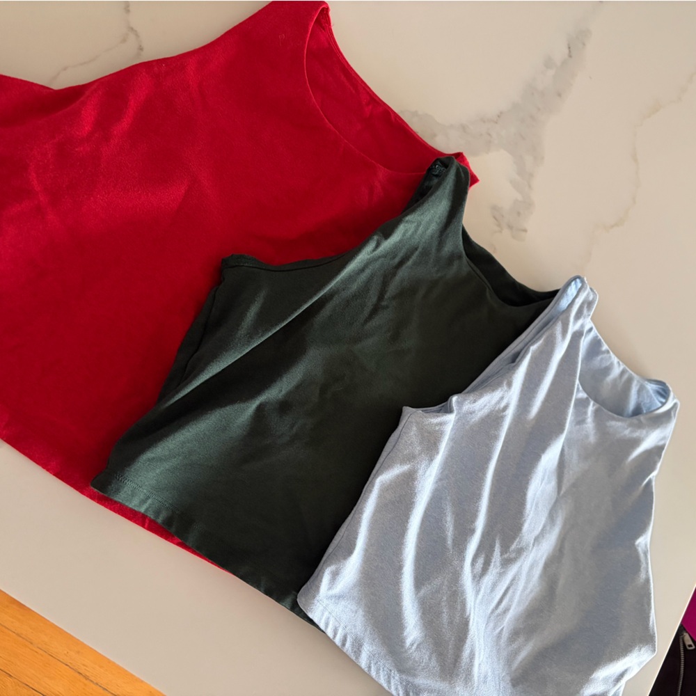 3 High neck sports bras - Picture 2 of 3